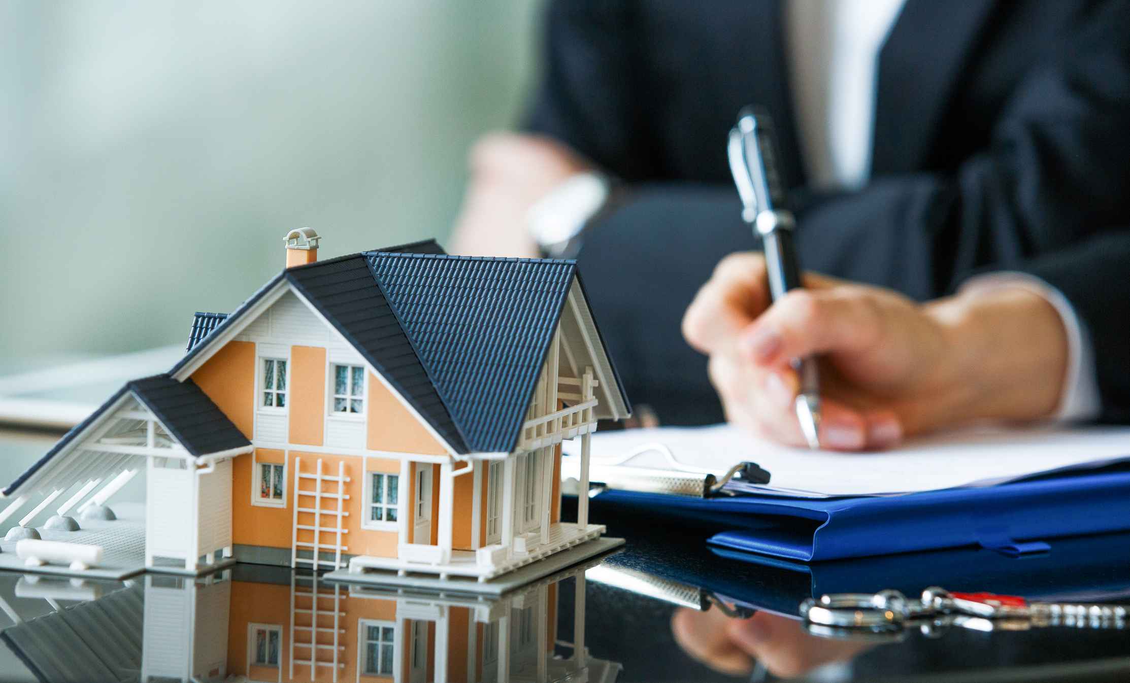 iStock-899471458 Contract, Mortgage Document,Signing, Writing, Model Home